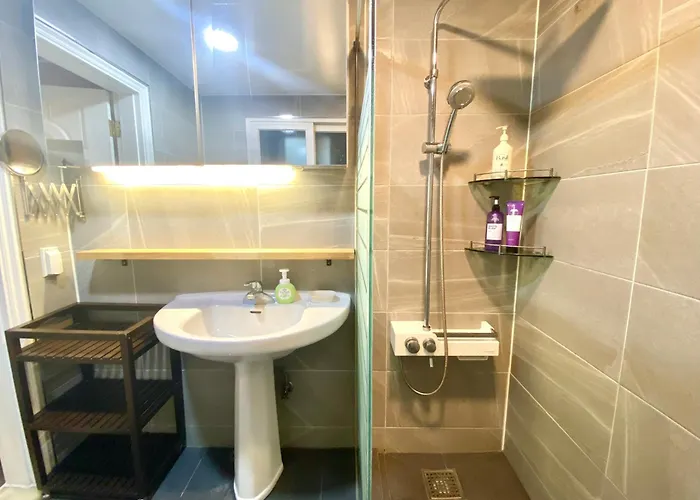 Kooljam House-center Of Seoul-itaewon-spacious-3min From The Subway Villa *